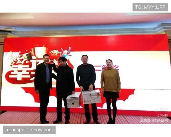 张楠背的包比我整个月工资还贵，我还怎么活